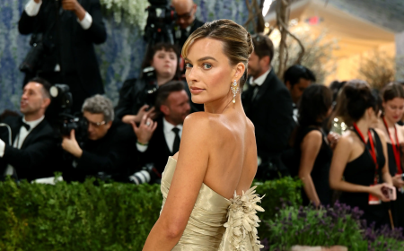MARGOT ROBBIE’S 761-HOUR CHANEL GOWN AT THE MET GALA 